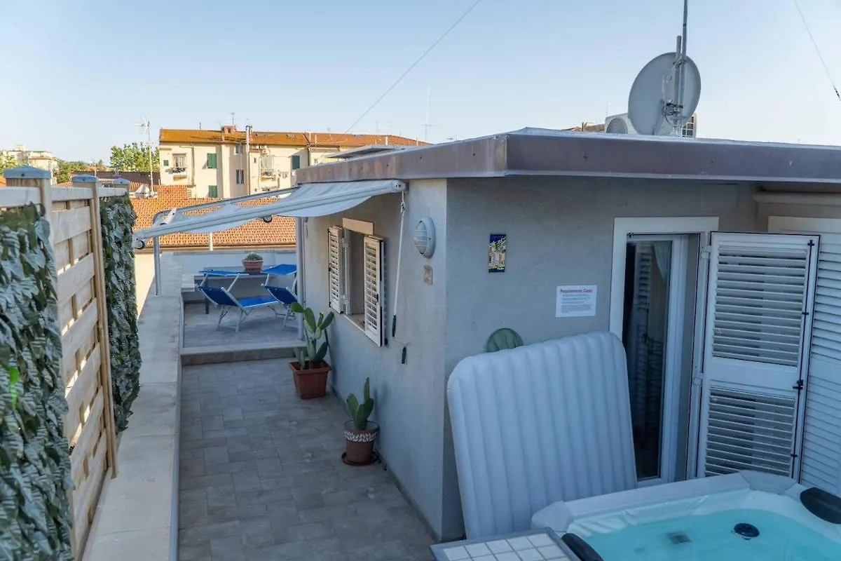 Апартаменты La Terrazza Di Marco Near The Station Ливорно